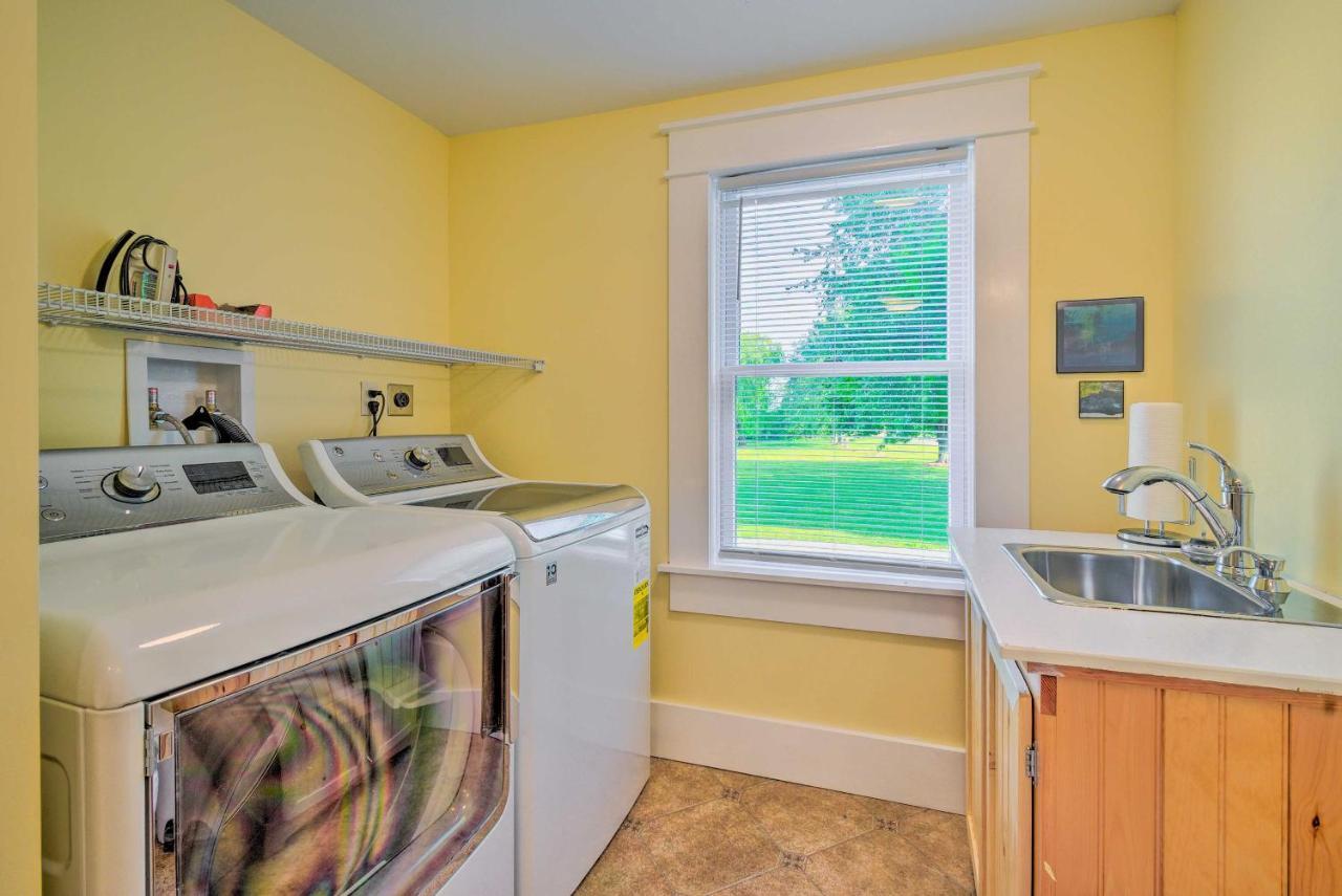 Charming Stanley Home With Yard, 7 Mi To Seneca Lake Дженива Экстерьер фото